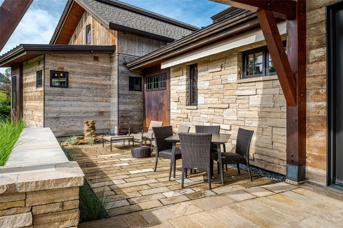 1247 Clubhouse CIRCLE