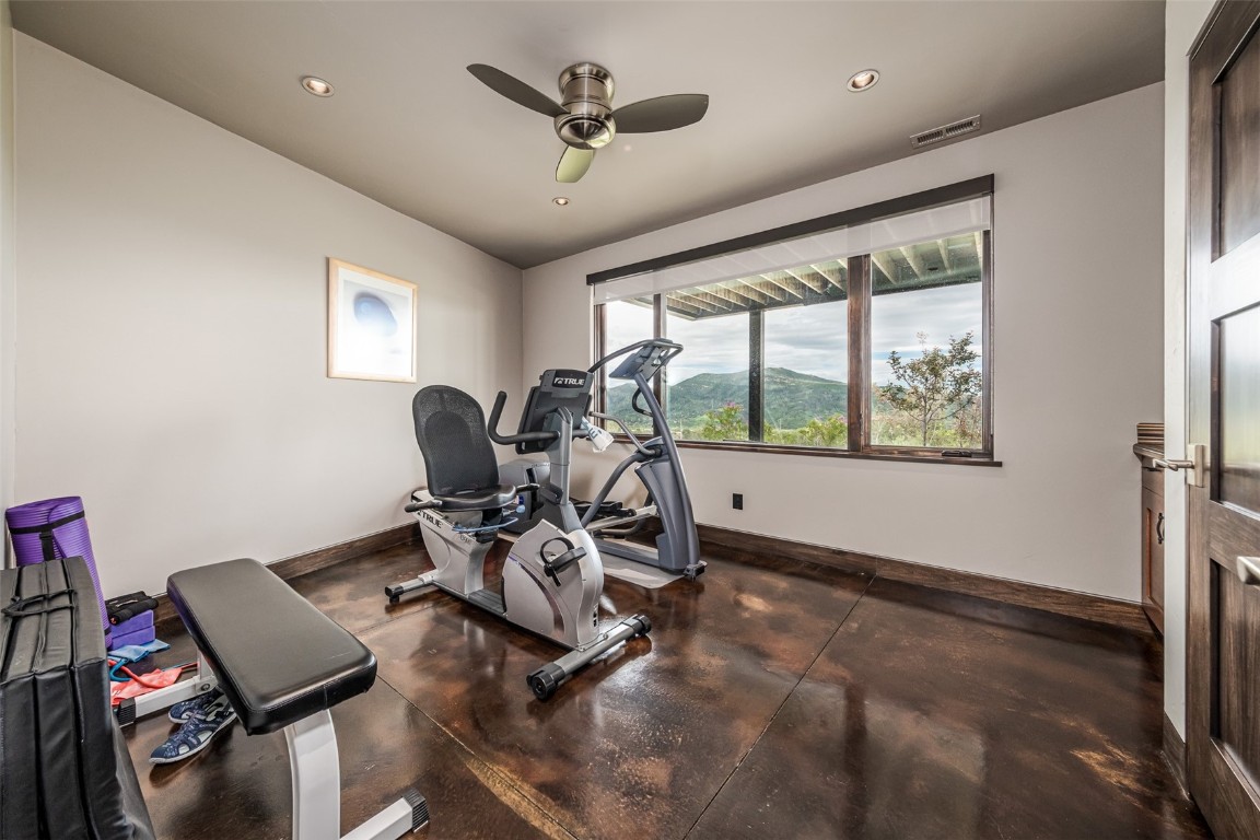 1247 Clubhouse CIRCLE