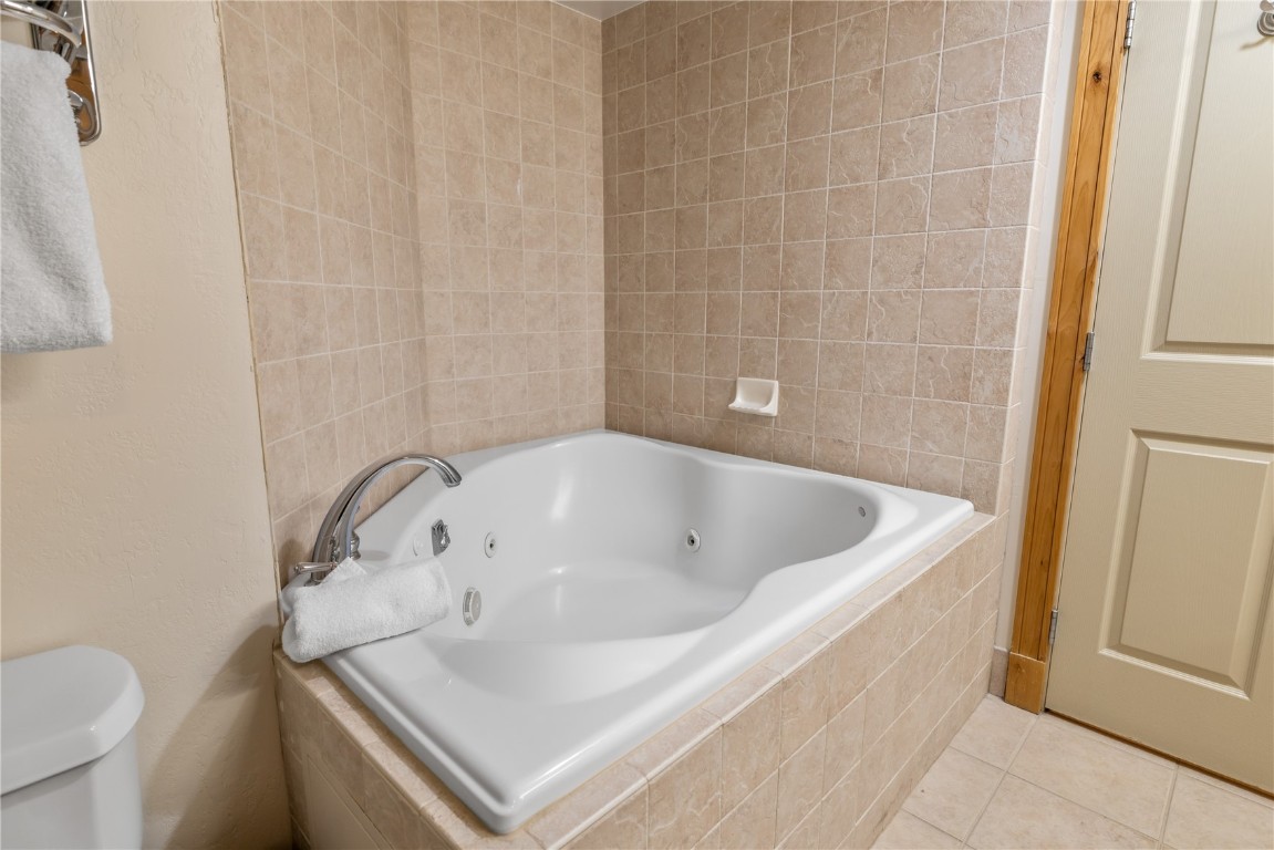 2300 Mount Werner CIRCLE 252/250