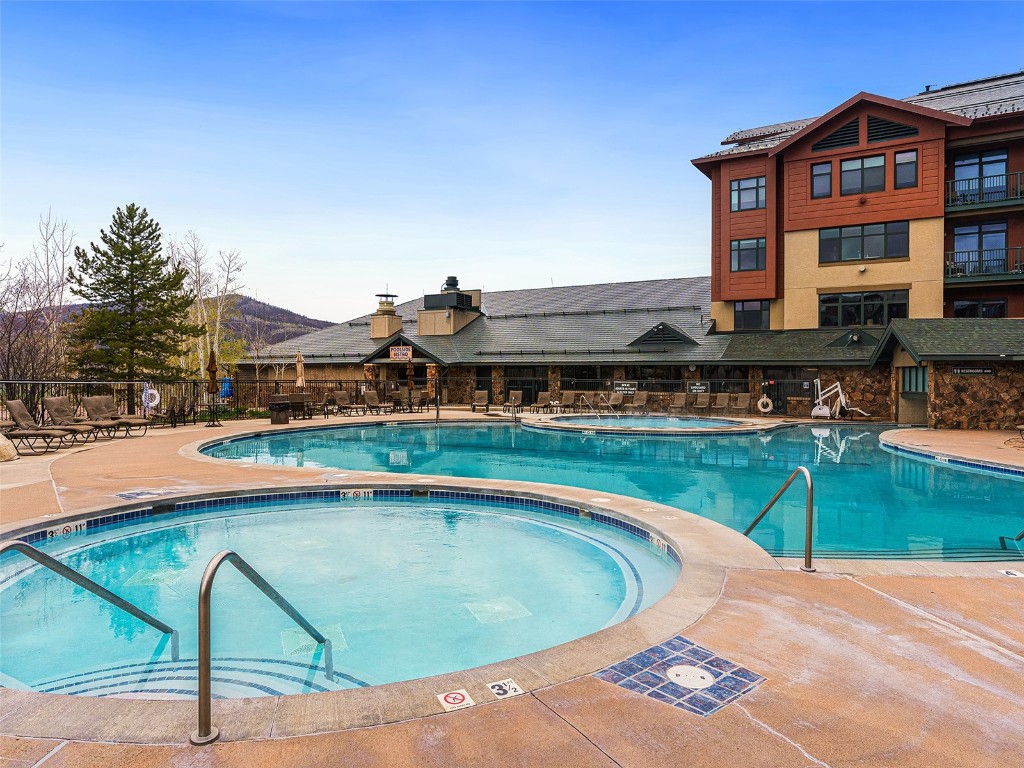 2300 Mount Werner CIRCLE 252/250