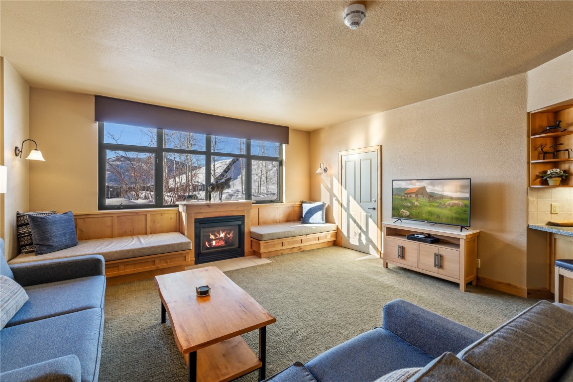 2300 Mount Werner CIRCLE 252/250