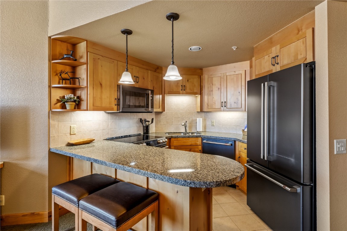 2300 Mount Werner CIRCLE 252/250