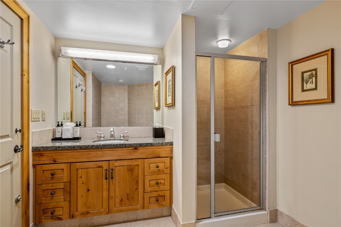 2300 Mount Werner CIRCLE 252/250