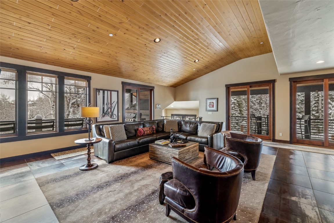 2330 Val Disere CIRCLE Left