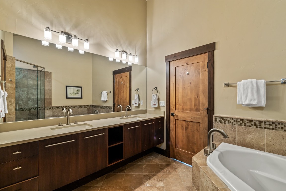 2330 Val Disere CIRCLE Left