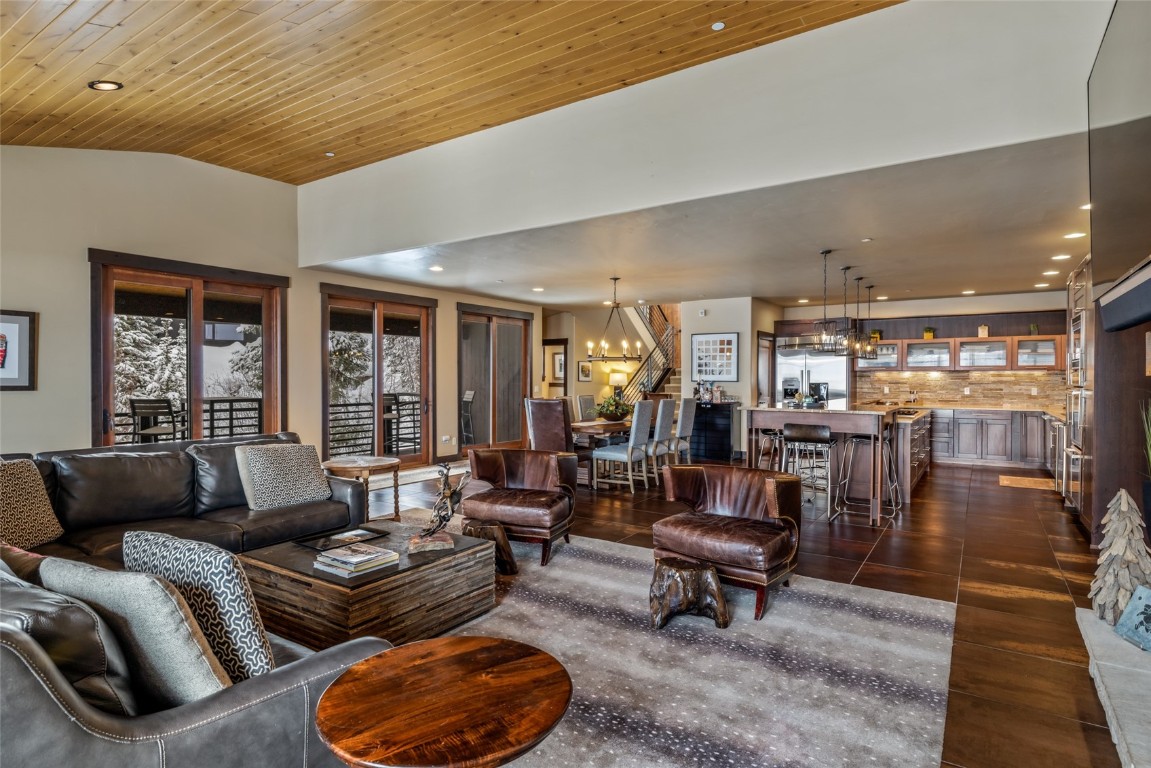 2330 Val Disere CIRCLE Left