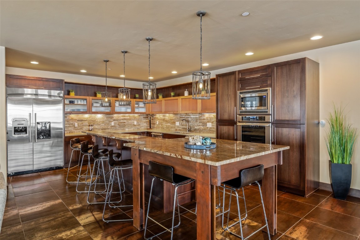 2330 Val Disere CIRCLE Left