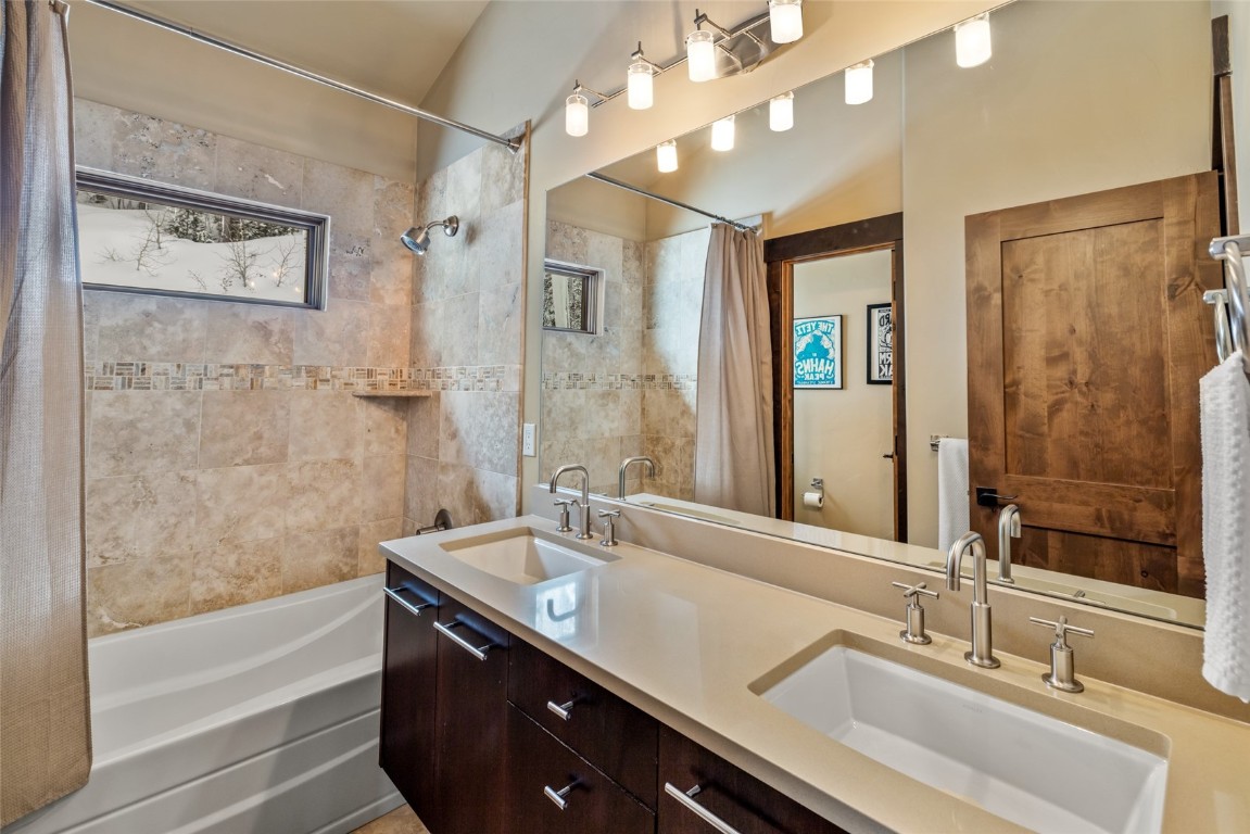 2330 Val Disere CIRCLE Left