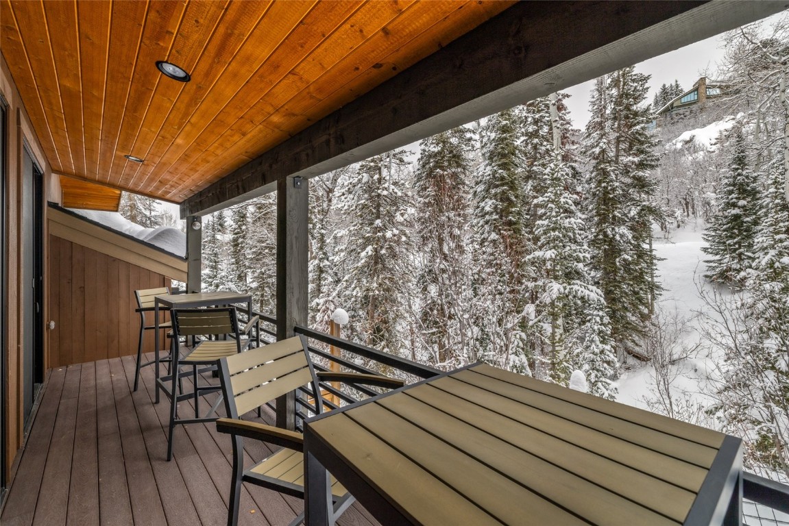 2330 Val Disere CIRCLE Left