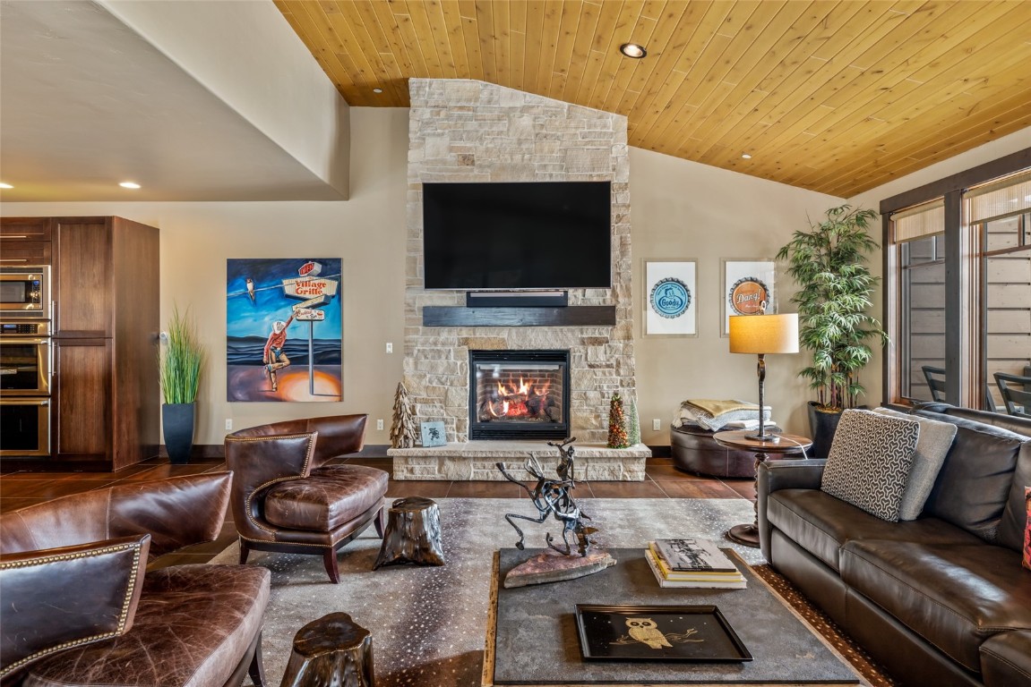 2330 Val Disere CIRCLE Left