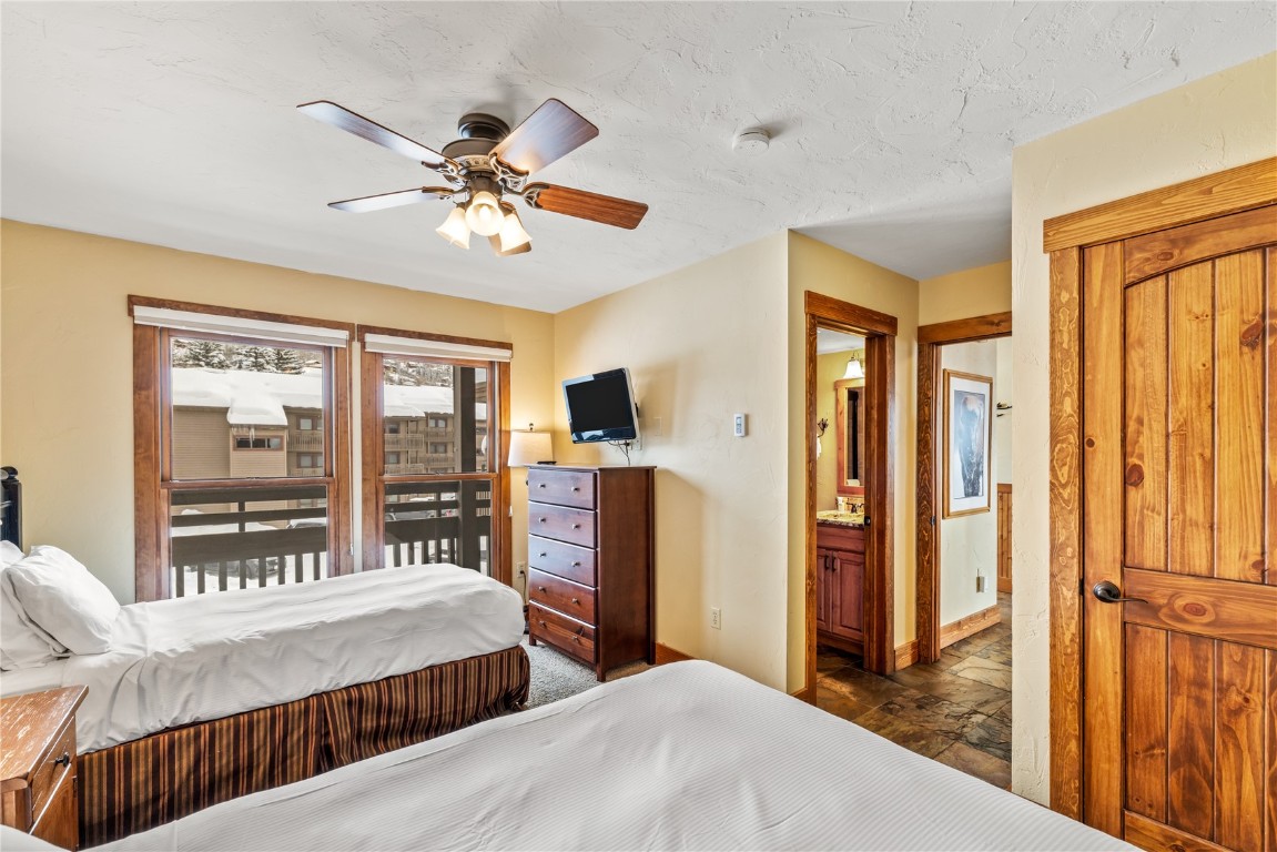 2700 Village DRIVE 303C