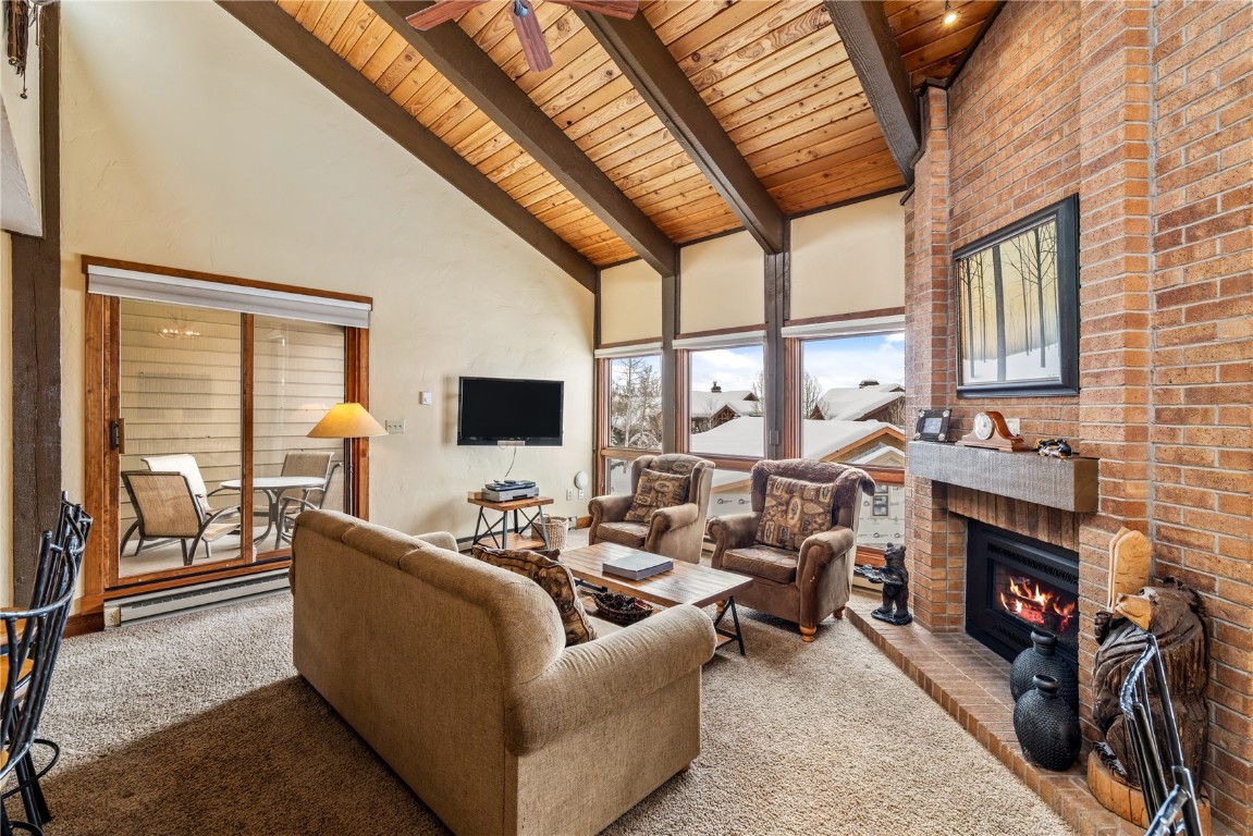 2700 Village DRIVE 303C