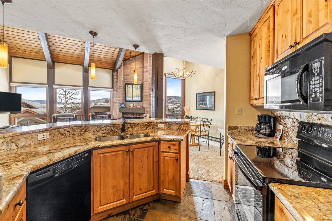 2700 Village DRIVE 303C