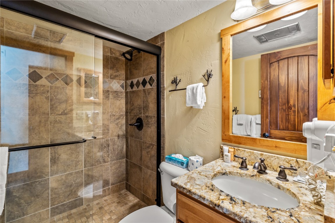 2700 Village DRIVE 303C