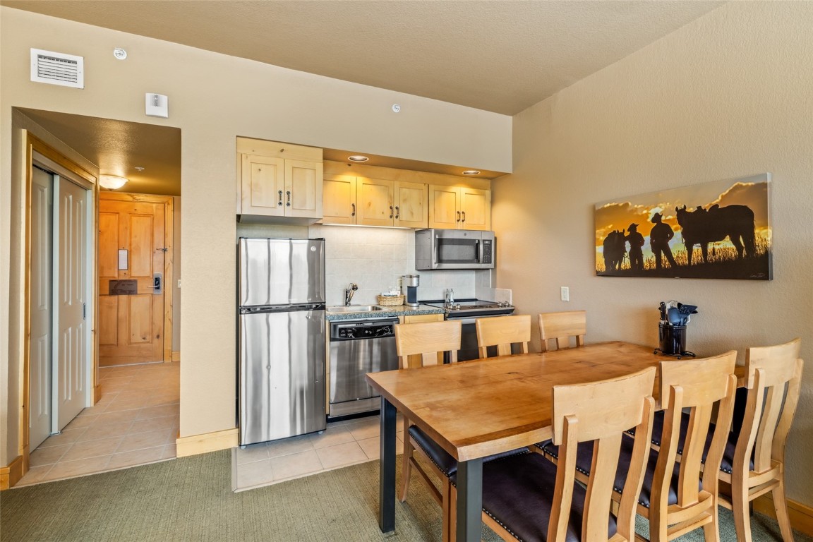 2300 Mount Werner CIRCLE 413