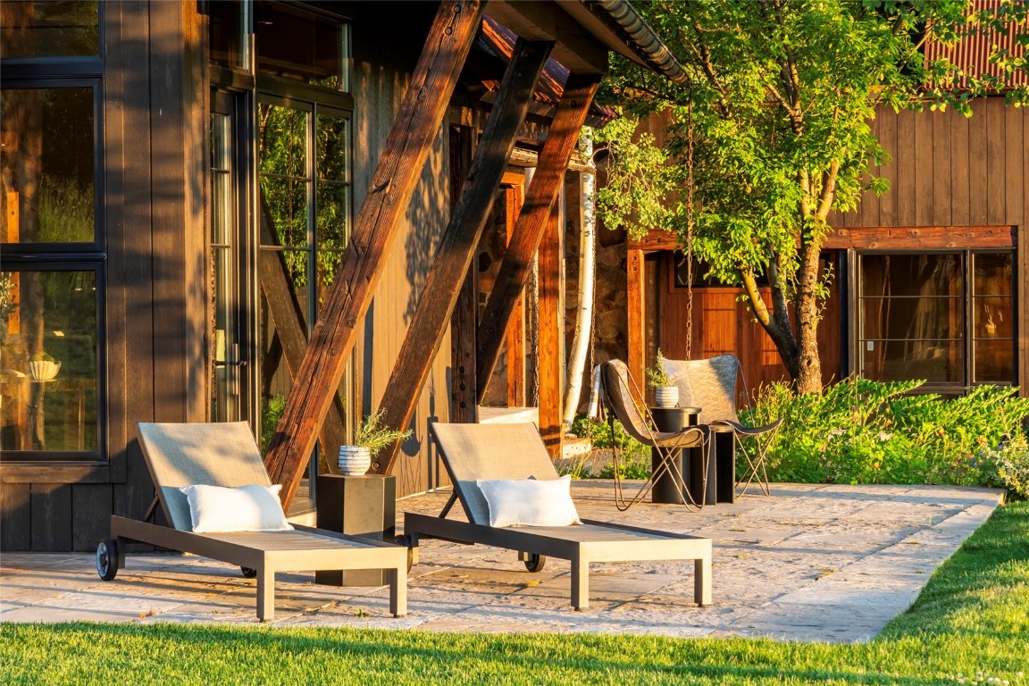 33225 Painted Pony LANE