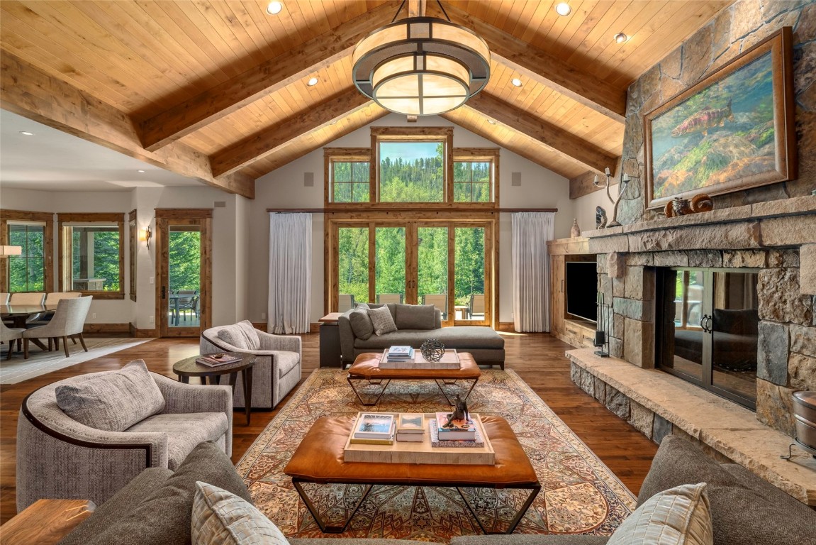 2811 Whitewater LANE