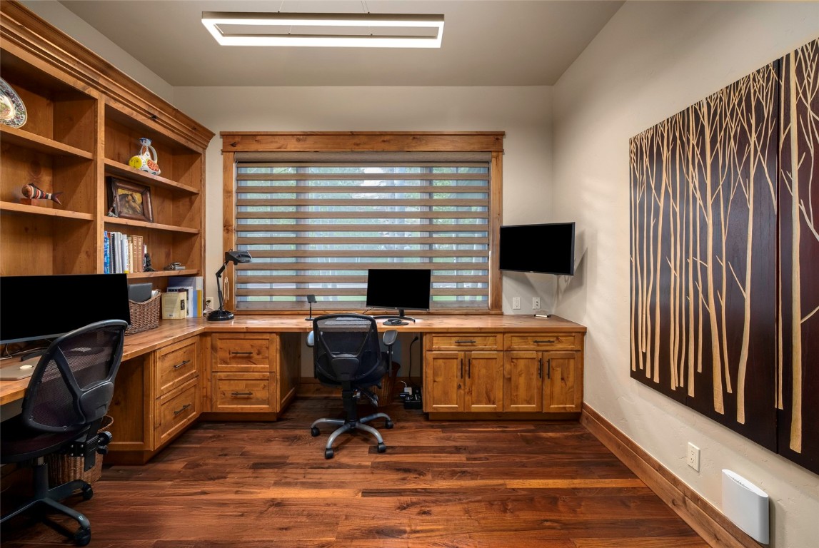 2811 Whitewater LANE
