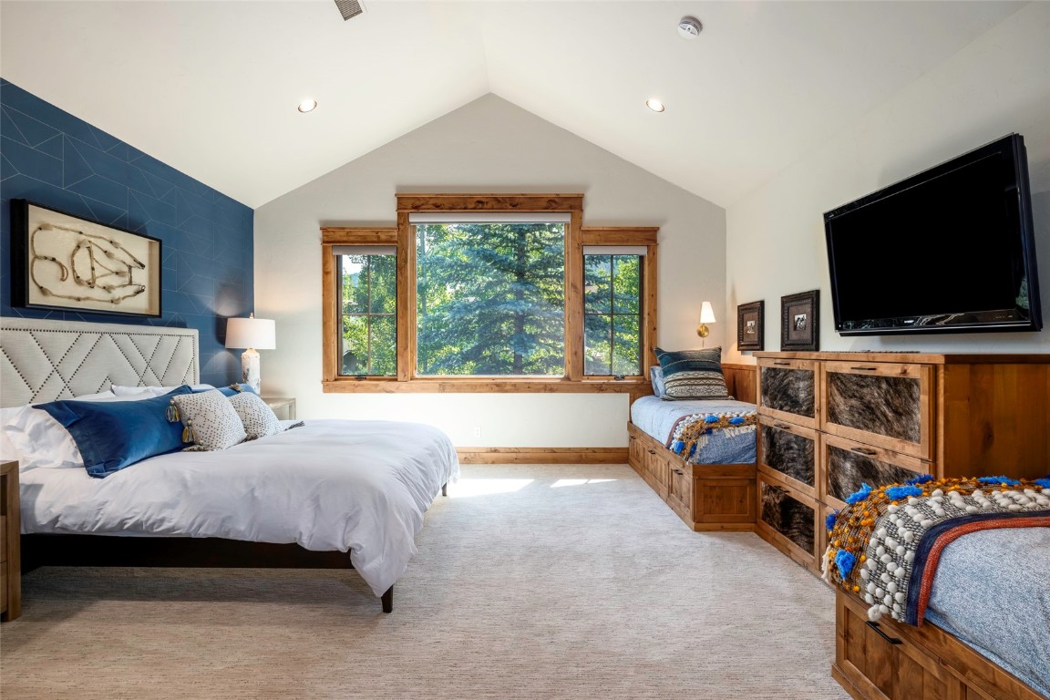 2811 Whitewater LANE