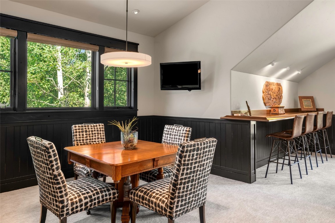 2811 Whitewater LANE
