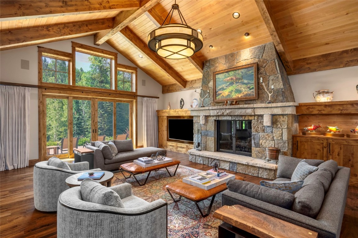 2811 Whitewater LANE