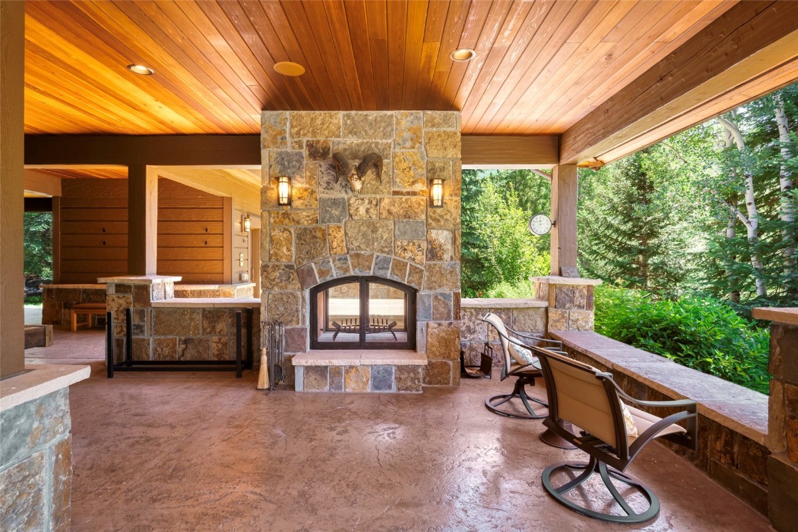 2811 Whitewater LANE