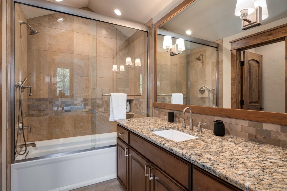 2811 Whitewater LANE