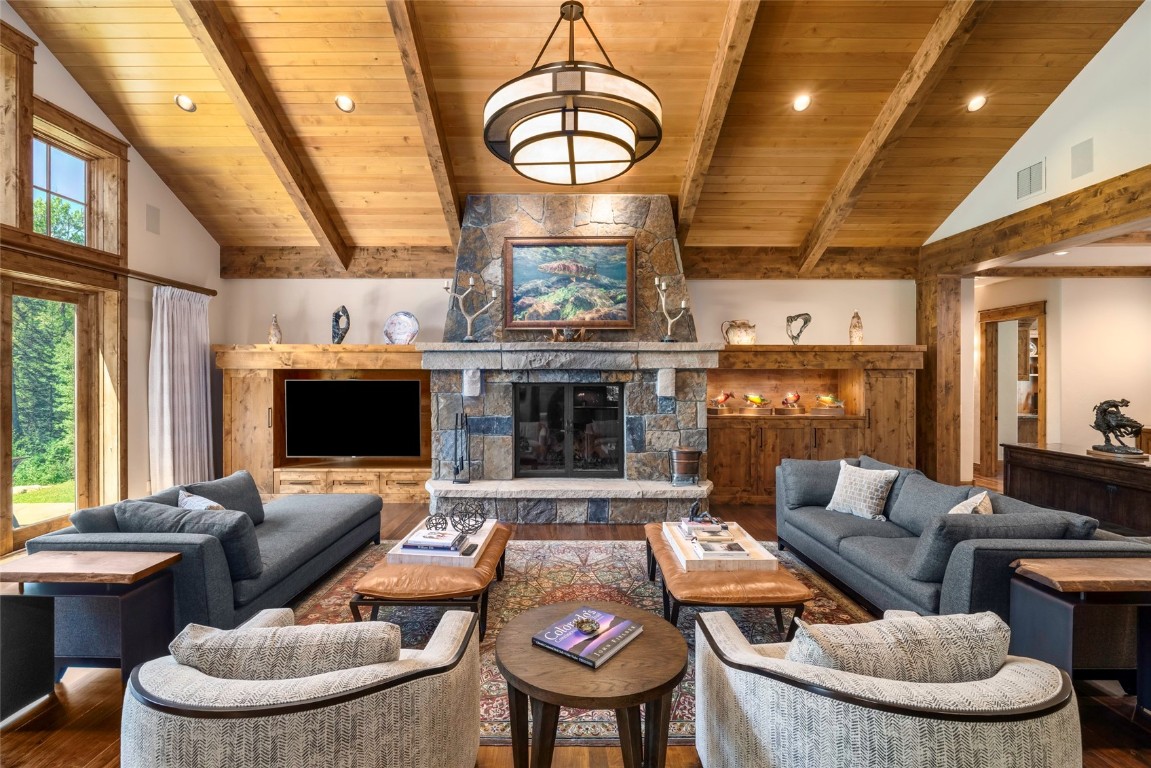 2811 Whitewater LANE