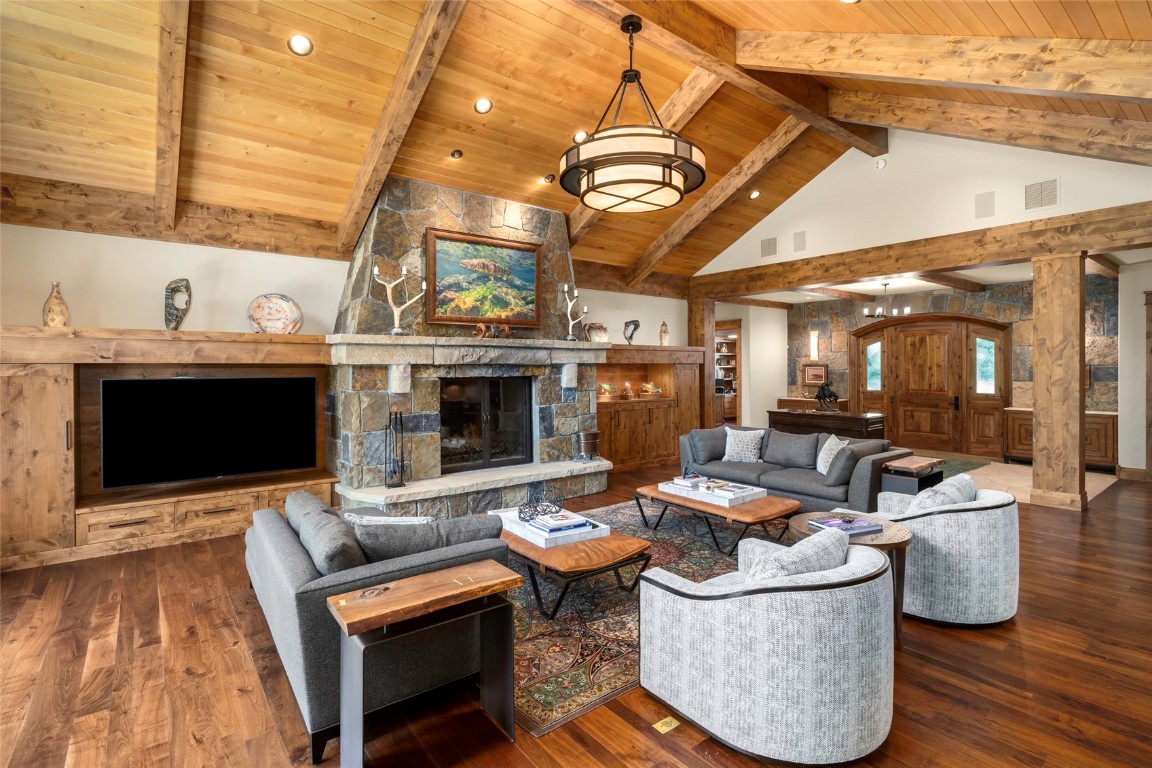 2811 Whitewater LANE