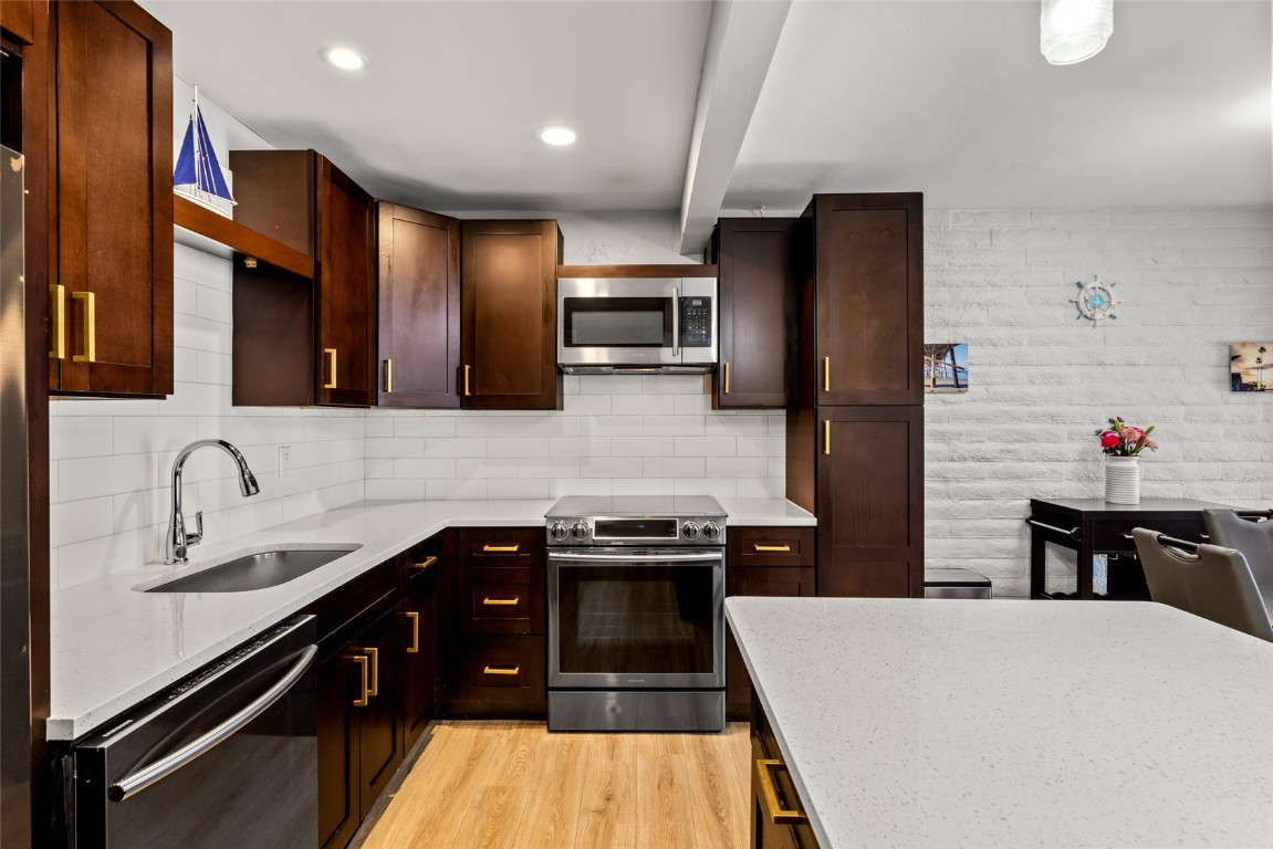 13 Cedar COURT 13