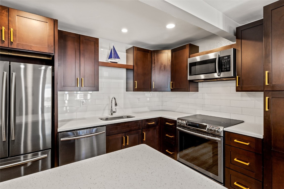 13 Cedar COURT 13