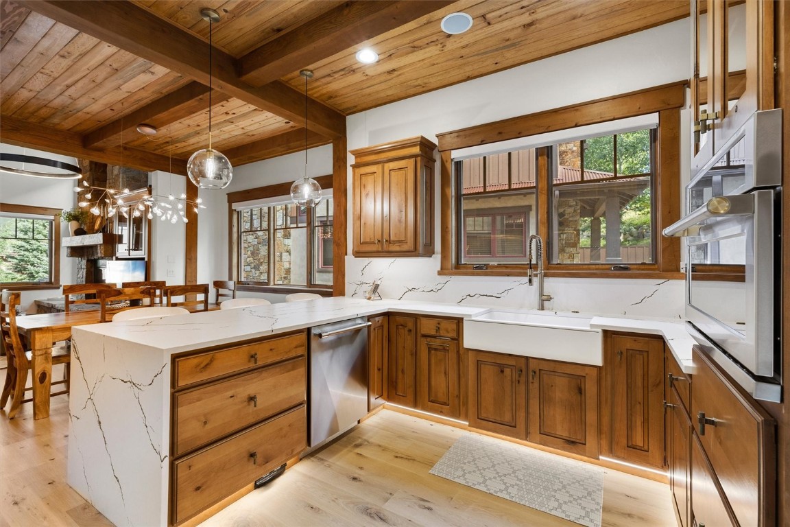 1240 Eagle Glen DRIVE 12