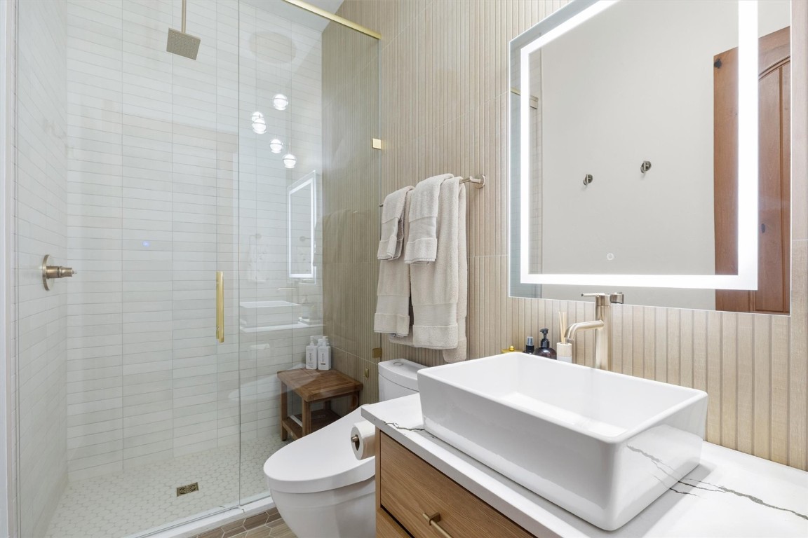 1240 Eagle Glen DRIVE 12