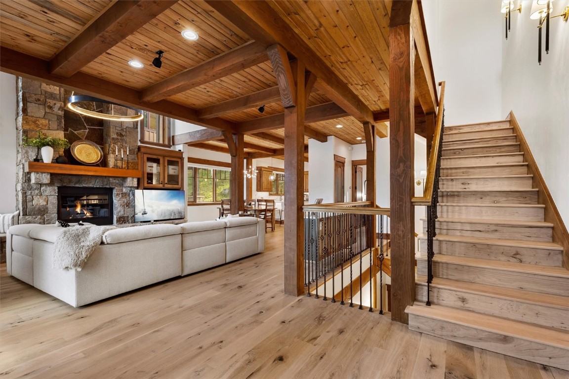 1240 Eagle Glen DRIVE 12