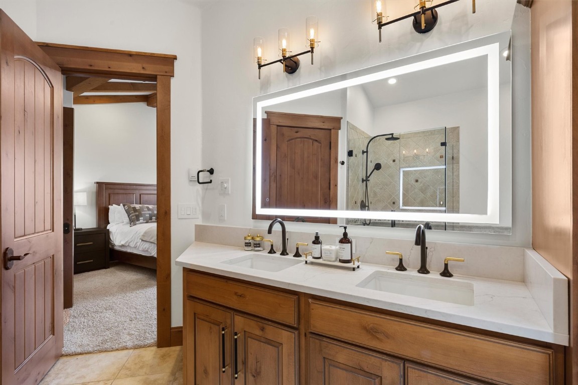 1240 Eagle Glen DRIVE 12