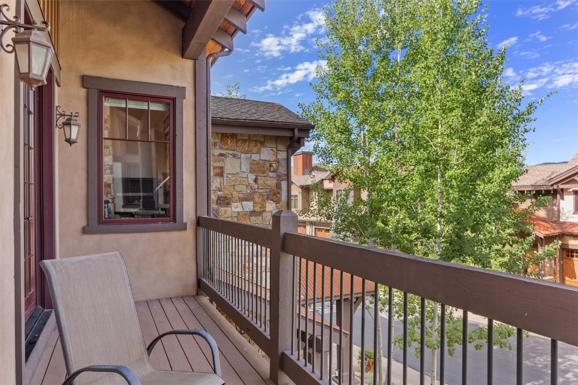 1240 Eagle Glen DRIVE 12