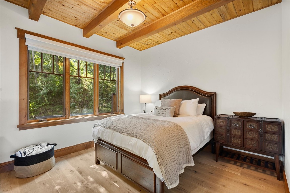 1240 Eagle Glen DRIVE 12