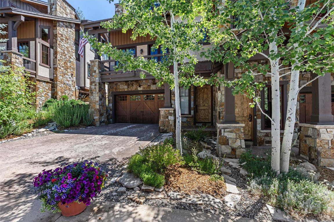 1240 Eagle Glen DRIVE 12