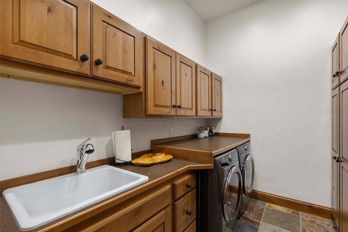 1240 Eagle Glen DRIVE 12