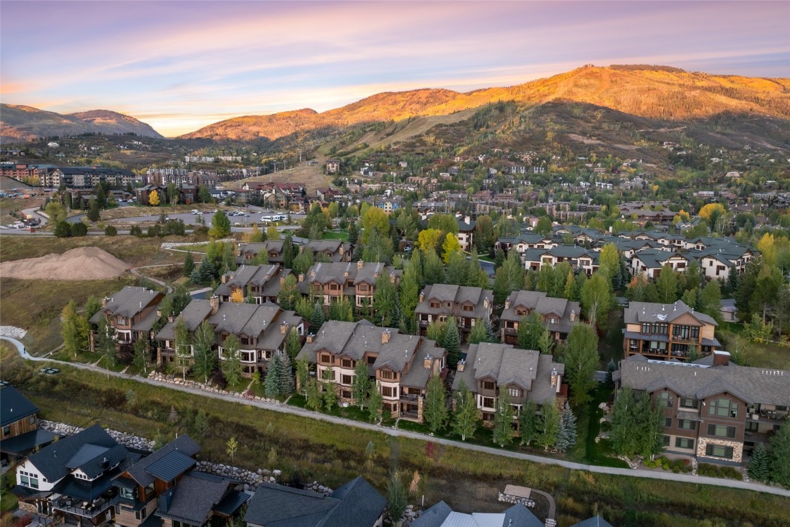 1240 Eagle Glen DRIVE 12