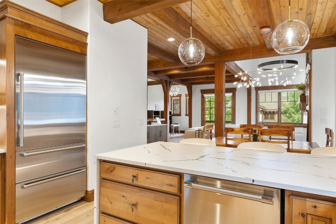 1240 Eagle Glen DRIVE 12