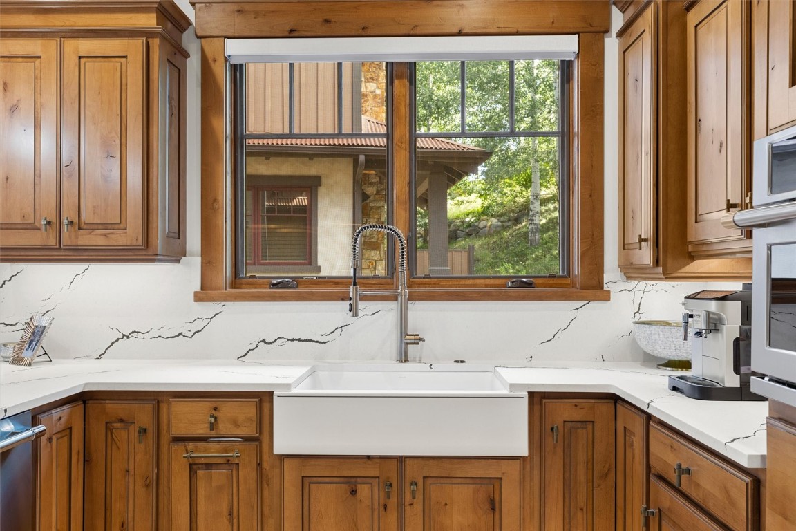 1240 Eagle Glen DRIVE 12