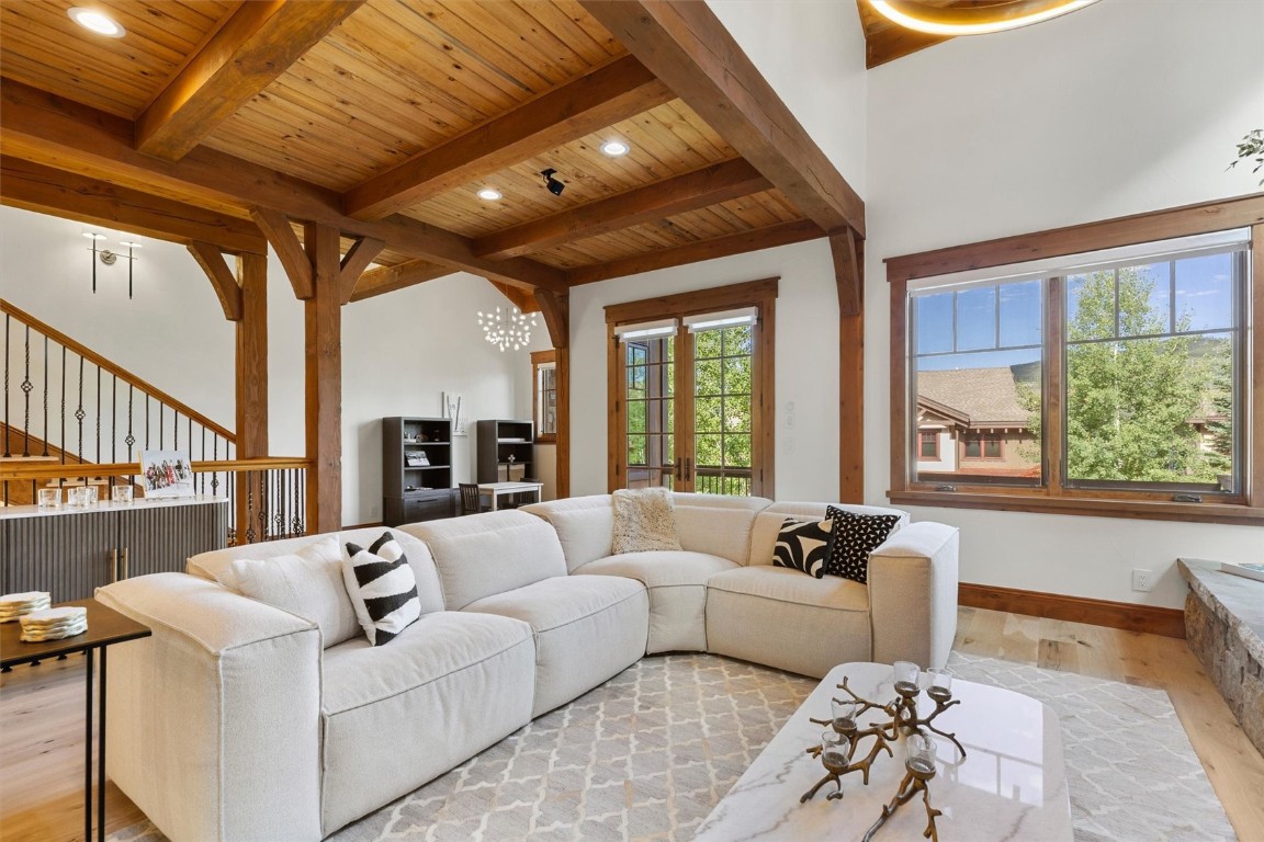 1240 Eagle Glen DRIVE 12