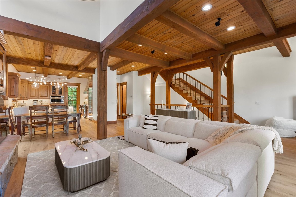 1240 Eagle Glen DRIVE 12