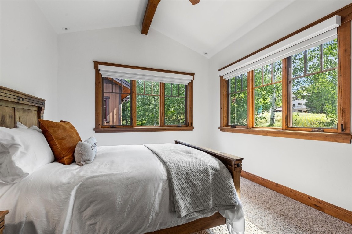 1240 Eagle Glen DRIVE 12