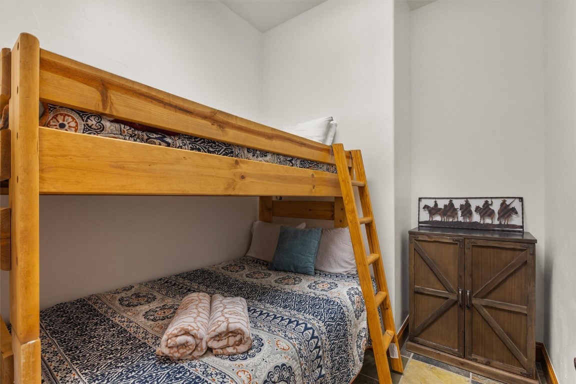 1240 Eagle Glen DRIVE 12