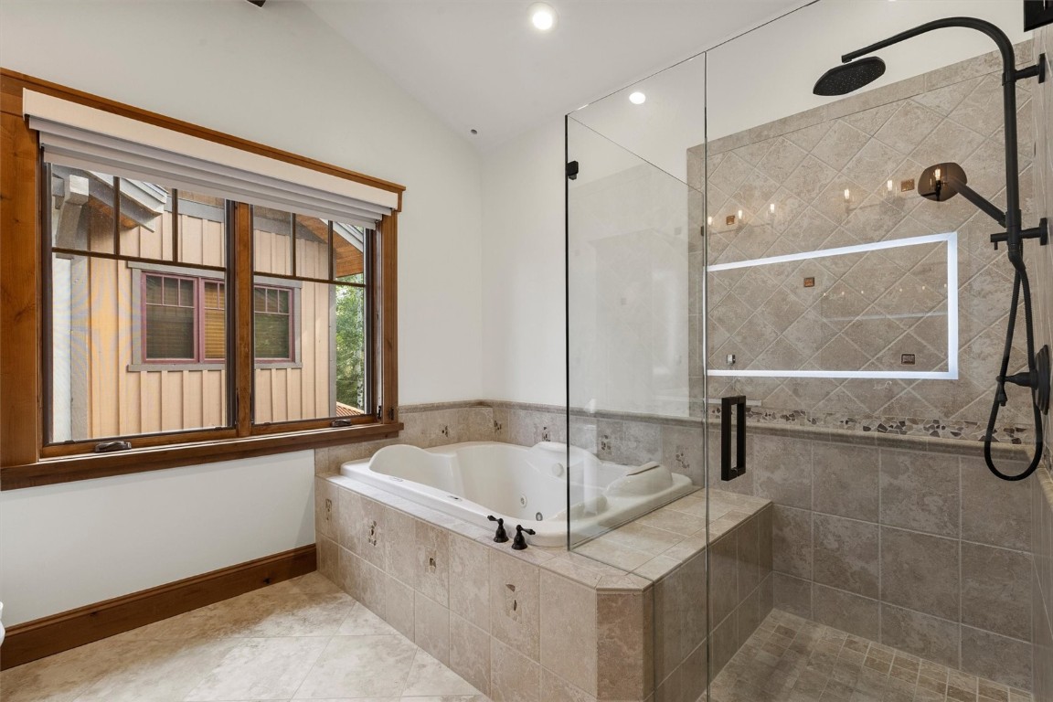 1240 Eagle Glen DRIVE 12