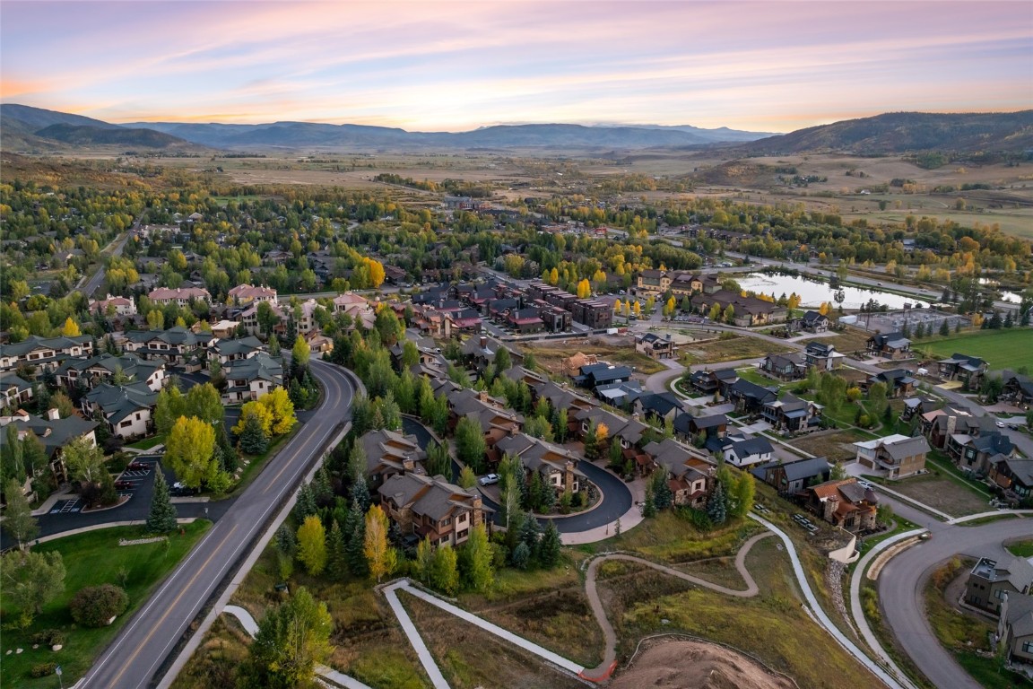 1240 Eagle Glen DRIVE 12