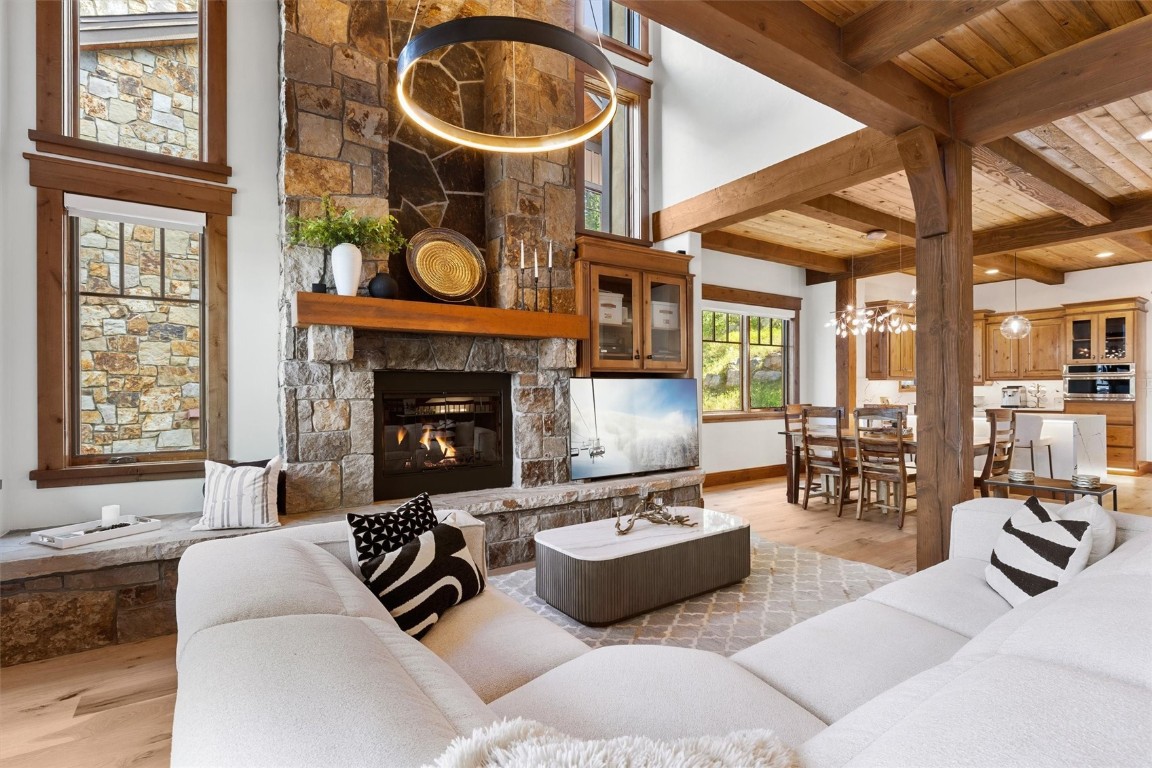 1240 Eagle Glen DRIVE 12