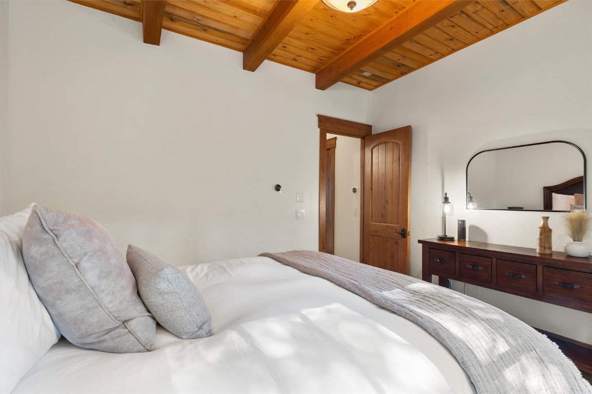 1240 Eagle Glen DRIVE 12